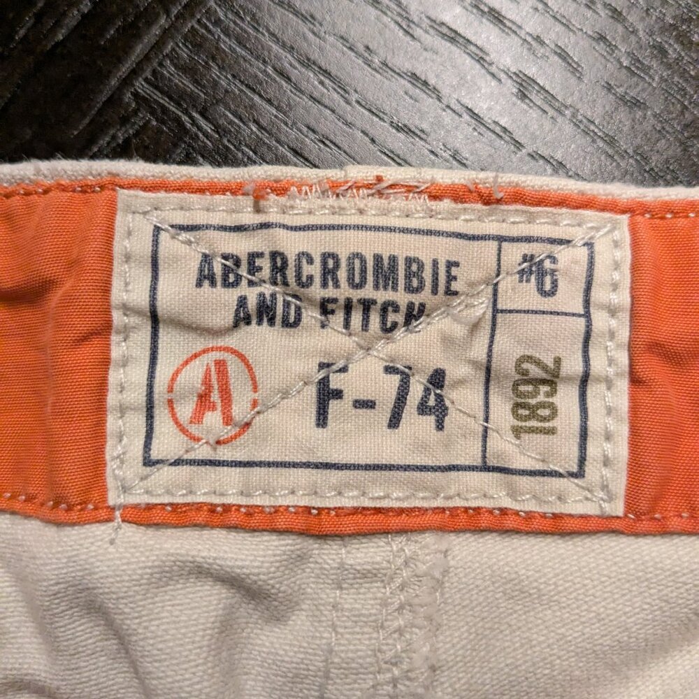 Vintage Abercrombie & Fitch Khaki Shorts – Size 4, Velcro Waist, 100% Cotton - Picture 3 of 4